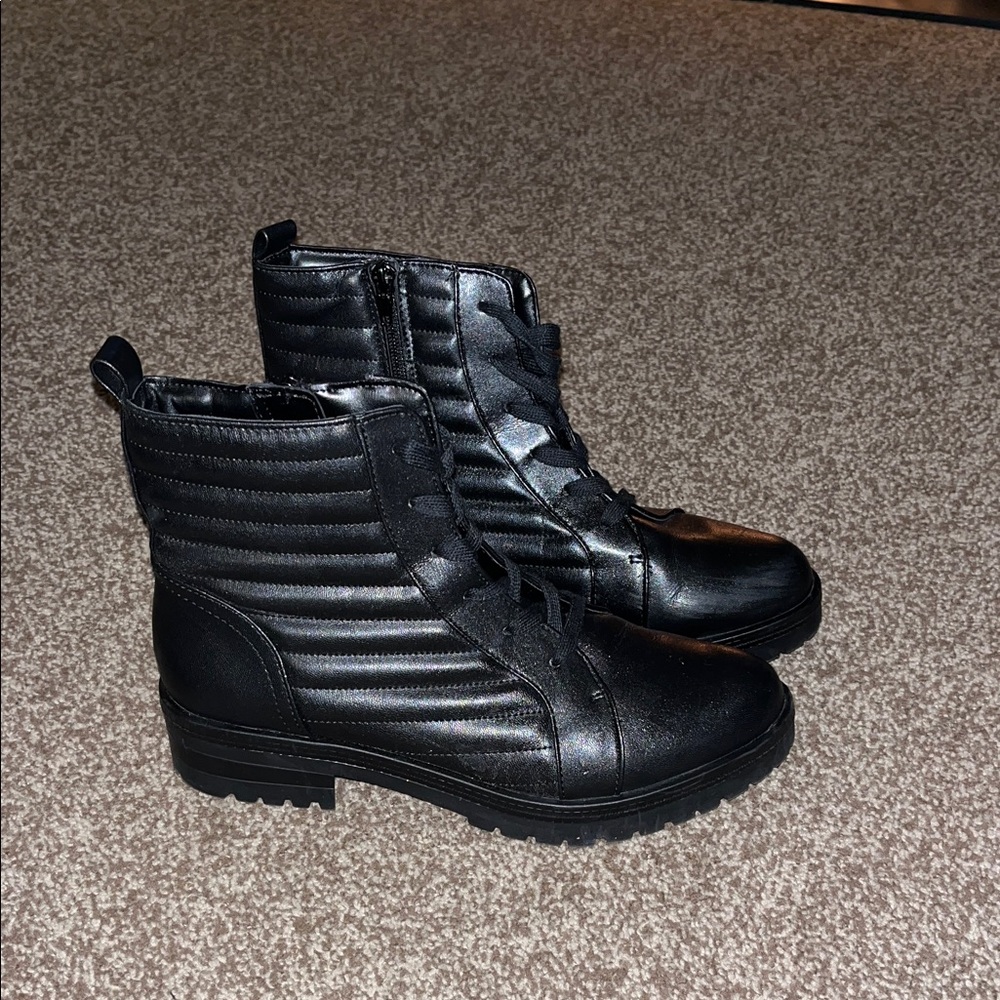 Great condition Life Stride Sleek Black Lace-Up combat Boots size 9 1/2